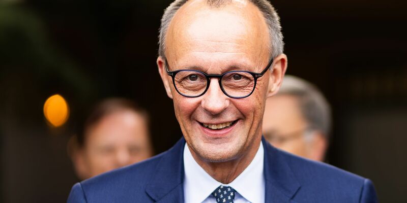 Bundeskanzler Merz sagt den Schutz jüdischen Lebens in Deutschland gegen den wachsenden Antisemitismus zu. - Foto: Philipp von Ditfurth/dpa