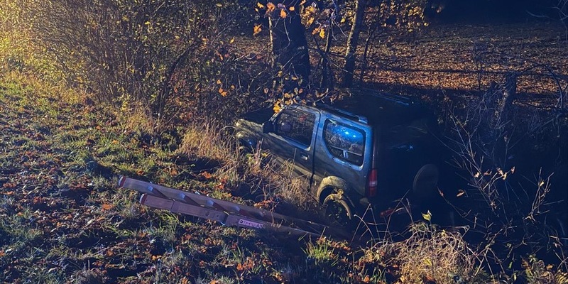 FFW Schiffdorf: Pkw kommt von Fahrbahn ab - Fahrer unverletzt - Foto: presseportal.de