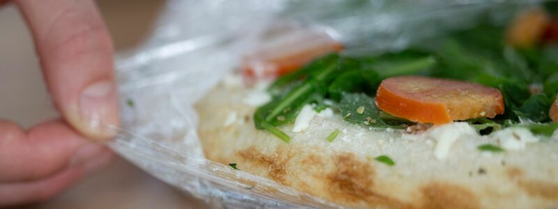 Wird Tiefkühlpizza künftig teuer? (Archivbild) - Foto: Marijan Murat/dpa