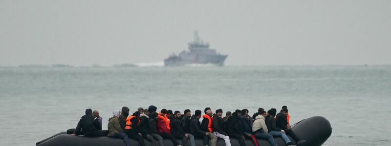 Mahmood geht es bei der Reform vor allem um Menschen, die mit kleinen Booten über den Ärmelkanal nach Großbritannien gelangen wollen. (Archivbild) - Foto: Gareth Fuller/PA Wire/dpa