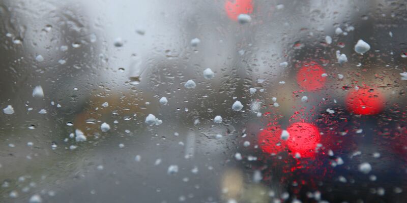 Es wird nasskalt. (Symbolbild) - Foto: Wolfgang Kumm/dpa