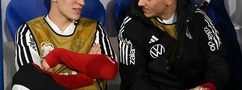 Nico Schlotterbeck (l.) soll bestmöglich am Montag wieder spielen können. - Foto: Federico Gambarini/dpa