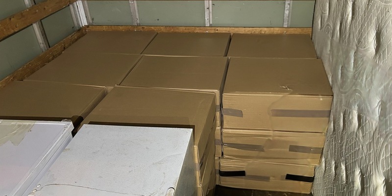 ZOLL-H: 250.000 Zigaretten unter Haushaltsgeräten / ZOLL stellt große Menge Schmuggelzigaretten auf der A2 bei Gütersloh sicher - Foto: presseportal.de