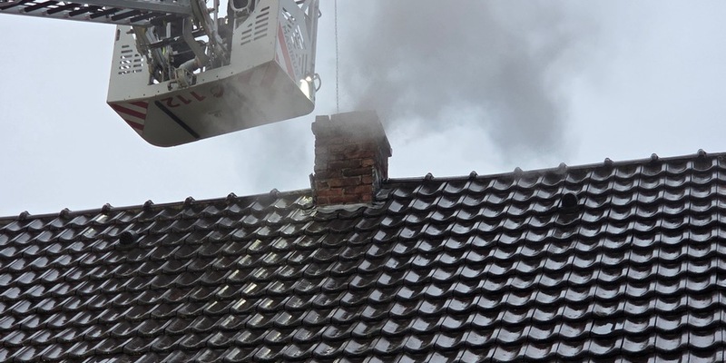 FW-AR: Schornsteinbrand in Arnsberg: Feuerwehr verhindert Schlimmeres - Foto: presseportal.de
