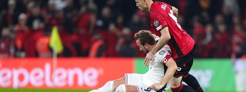 Englands Kapitän Harry Kane (l) trifft auch für England, wie er will. - Foto: Bradley Collyer/PA Wire/dpa