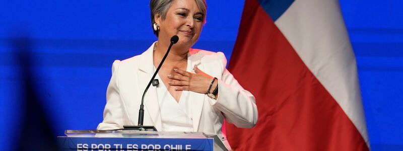 Regierungskandidatin Jara liegt bei den Wahlen knapp vorn. - Foto: Natacha Pisarenko/AP/dpa