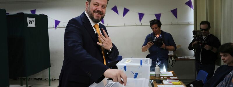 Der ultrarechte Bewerber Kaiser erzielte aus dem Stand einen Achtungserfolg. - Foto: Cristobal Escobar/AP/dpa