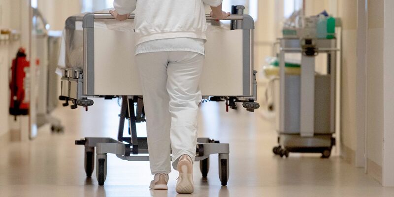Deutsche Kliniken haben laut der KKH hohe Sicherheits- und Hygienestandards. (Symbolbild) - Foto: Marijan Murat/dpa