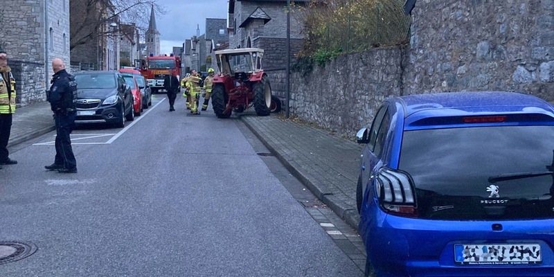 POL-AC: Traktor-Unfall in Breinig - mehrere Fahrzeuge beschädigt - Foto: presseportal.de