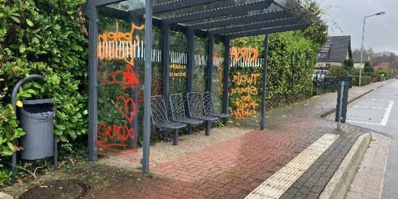POL-NI: Zeugenaufruf - Bushaltestelle beschmiert - Foto: presseportal.de