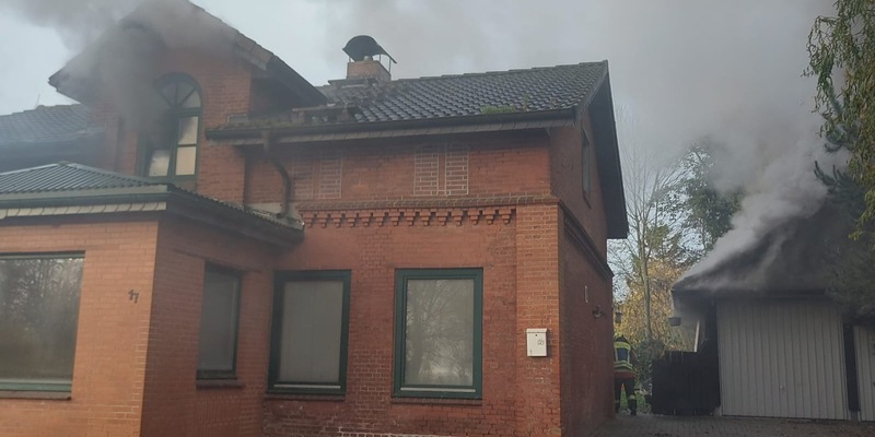 FW-HEI: Feuer in zwei Gebäuden - Feuerwehr findet leblose Person - Foto: presseportal.de