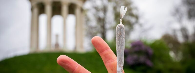 Kiffen verboten? Darüber muss der Verwaltungsgerichtshof entscheiden. (Symbolfoto) - Foto: Peter Kneffel/dpa