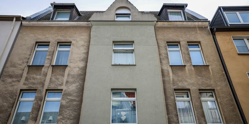 In diesem Mehrfamilienhaus im Bochumer Stadtteil Hamme ereignete sich der folgenschwere Polizeieinsatz. - Foto: Christoph Reichwein/dpa