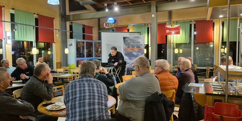 POL-ROW: Verkehrsverstöße sollen sich nicht lohnen - Vermögensabschöpfung im Fokus des Fernfahrerstammtisches - Foto: presseportal.de