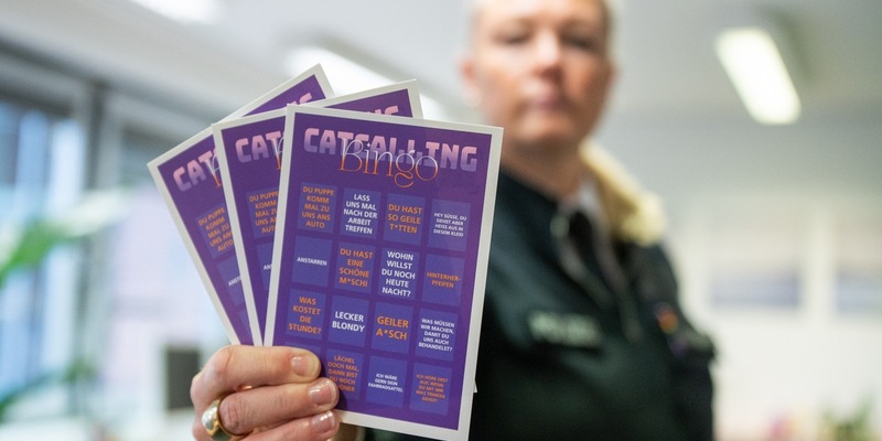 POL-GOE: Nachtragsmeldung zu POL-GOE: Aktionsmonat der Polizeidirektion Göttingen: Postkarte macht auf das Phänomen Catcalling aufmerksam - Foto: presseportal.de