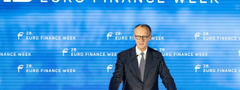 Kanzler Friedrich Merz (CDU) spricht sich für weniger Bankenregulierung in Europa aus (Archivbild) - Foto: Boris Roessler/dpa
