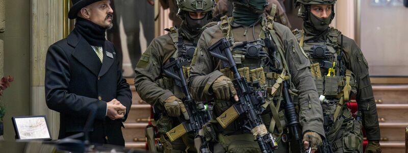Der Besuch von Merz in Frankfurt lief unter hohen Sicherheitsvorkehrungen - Foto: Boris Roessler/dpa