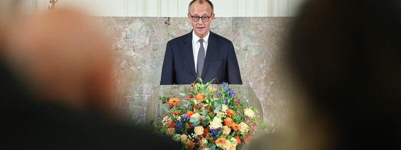 Kanzler Merz bezeichnete Friedrich von Metzler als «herausragenden Bankier» und «Menschenfreund». - Foto: Hannes P. Albert/dpa