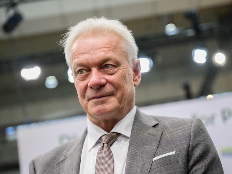 Wegen eines technischen Defektes am Flugzeug musste Bundesagrarminister Alois Rainer einen Flug in die USA umplanen. - Foto: Julian Stratenschulte/dpa