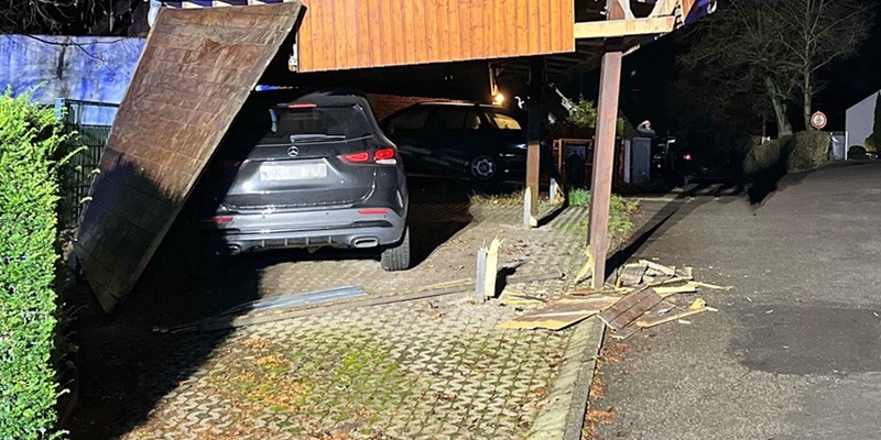 POL-MK: LKW-Fahrer demoliert Carport und flieht - Foto: presseportal.de