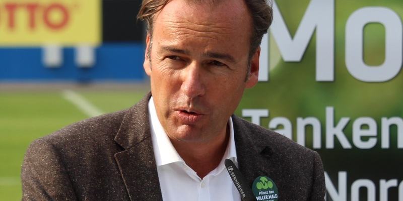 Wirtschaftsminister Claus Ruhe Madsen zeichnet schleswig-holsteinische Business Angels Matthias Damerow und Axel Niesing aus - Foto: presseportal.de