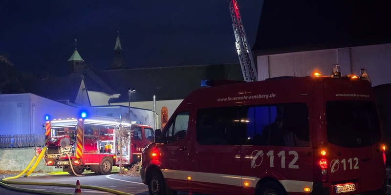 FW-AR: Intensive Jahresübung: Brand in altem Drogerie-Gebäude - Foto: presseportal.de