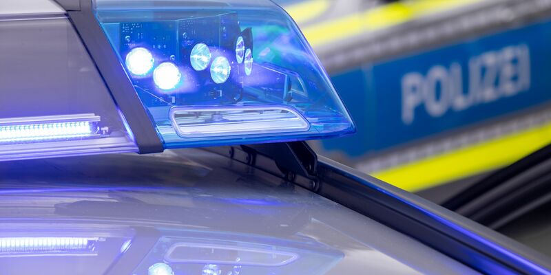 Auf der Autobahn 45 in der Nähe von Olpe sind menschliche Körperteile auf der Fahrbahn gefunden worden. (Symbolbild) - Foto: Daniel Karmann/dpa