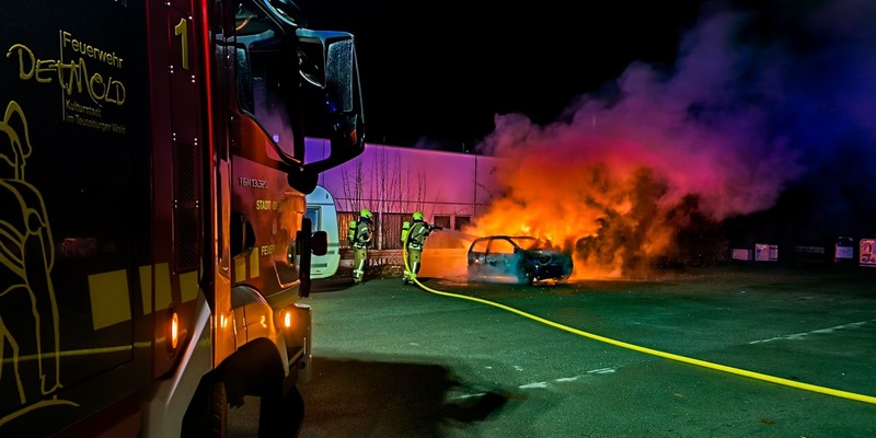 FW-DT: Pkw-Brand in der Nacht zum Dienstag - Foto: presseportal.de