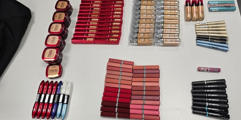 POL-COE: Münster, Dülmen, A43/ Mutmaßlich gestohlene Kosmetikartikel sichergestellt - Foto: presseportal.de