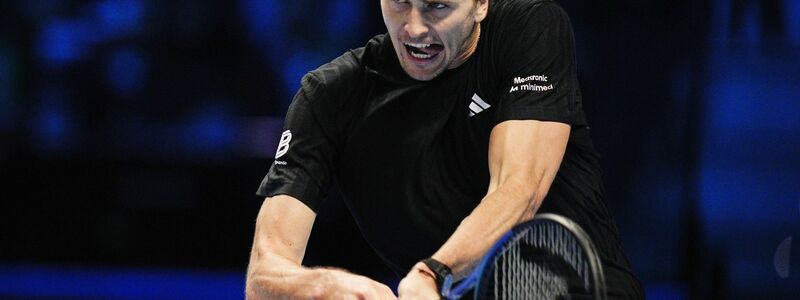 Alexander Zverev tritt nach dem Aus bei den ATP Finals noch bei der Davis-Cup-Endrunde an - Foto: Marco Alpozzi/LaPresse/AP/dpa