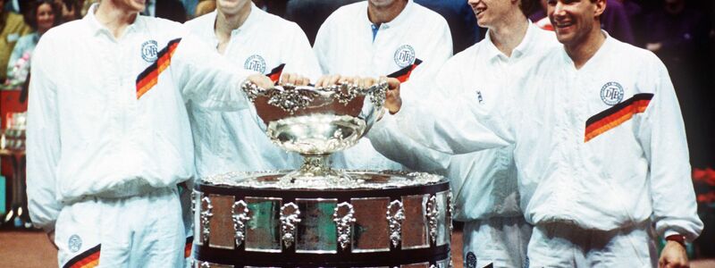 Boris Becker (l) beim Davis-Cup-Triumph 1988. - Foto: Rüdiger Schrader/dpa