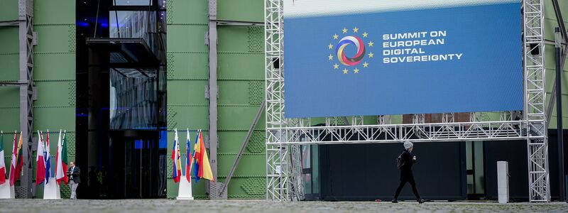 Rund 1.000 Gäste aus Frankreich, Deutschland und anderen EU-Ländern trafen sich auf dem EUREF-Forschungscampus in Berlin und diskutierten über digitale Souveränität. - Foto: Kay Nietfeld/dpa