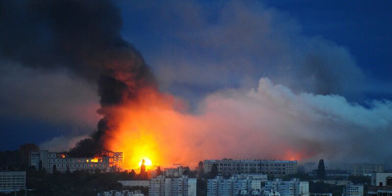 Charkiw liegt nahe der russischen Grenze und wird immer wieder beschossen. (Archivbild) - Foto: Anatolii Lysianskyi/AP/dpa