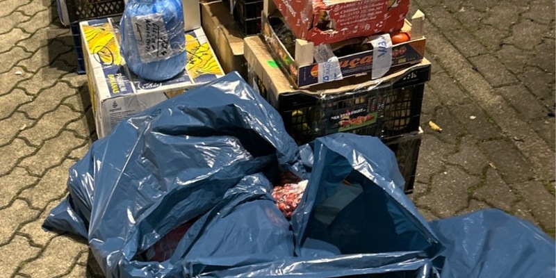 HZA-BI: Zwei Tonnen verbotene Lebensmittel sichergestellt/Bielefelder Zoll stoppt Kleintransporter auf A44 bei Bad Wünnenberg - Foto: presseportal.de