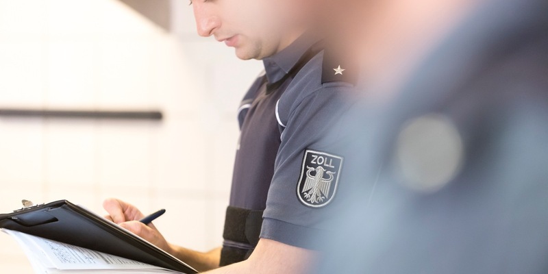 HZA-N: Zoll nimmt Wach- und Sicherheitsgewerbe ins Visier / Bundesweite Schwerpunkprüfung gegen Schwarzarbeit und illegale Beschäftigung - Foto: ZOLL, presseportal.de