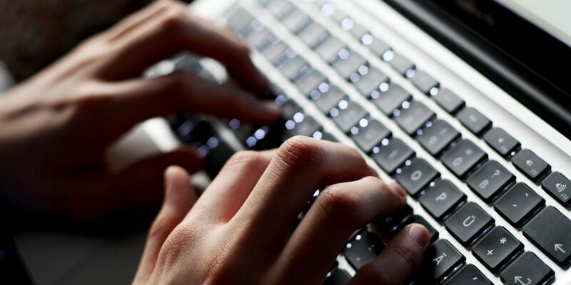 Der verstärkte Einsatz von KI könnte laut der Studie das Bruttoinlandsprodukt jährlich um 0,8 Prozentpunkte wachsen lassen.  - Foto: Karl-Josef Hildenbrand/dpa