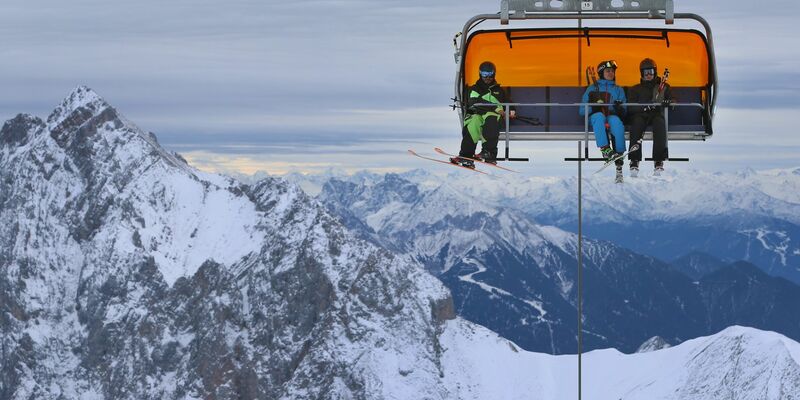 Bald startet der Skibetrieb auch an der Zugspitze. (Archivfoto)  - Foto: Karl-Josef Hildenbrand/dpa