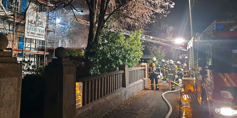 FW-M: Zwei Carports in Brand (Solln) - Foto: presseportal.de