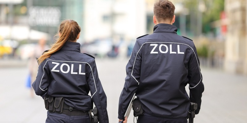 HZA-RO: Zoll nimmt Wach- und Sicherheitsgewerbe ins Visier - Hauptzollamt Rosenheim kontrolliert 18 Betriebe im Rahmen einer bundesweiten Schwerpunktprüfung gegen Schwarzarbeit und illegale Beschäftigung - Foto: presseportal.de