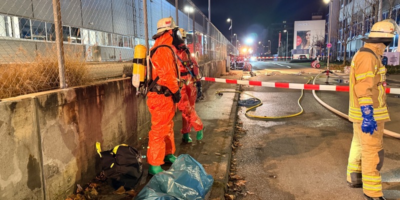FW LK Esslingen: Gefahrgutunfall in Leinfelden-Echterdingen löst Feuerwehreinsatz aus. - Foto: presseportal.de