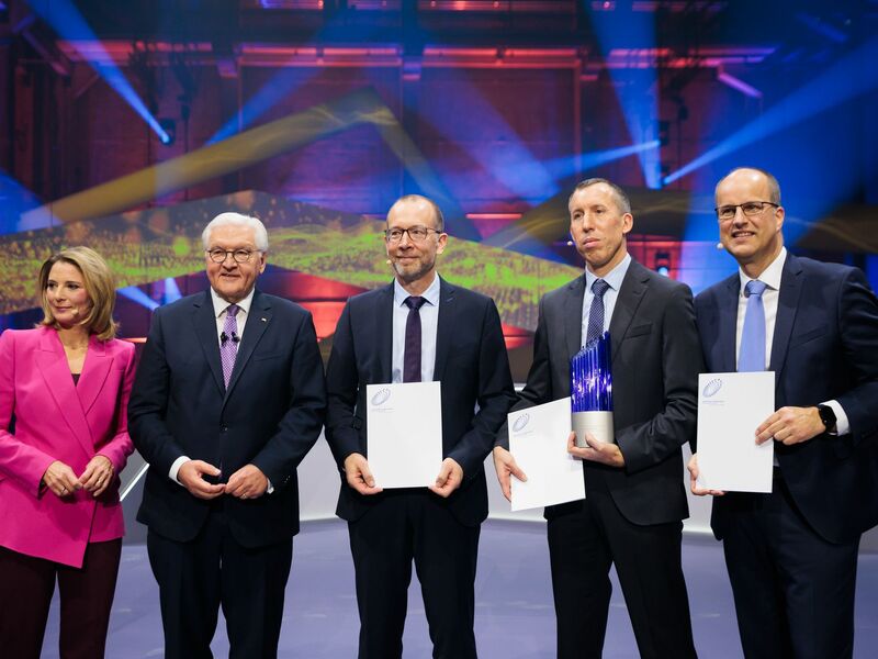 Der Deutsche Zukunftspreis ging in diesem Jahr an das Team «Kraftpaket fürs Klima - Fernverkehr-Lkw mit Wasserstoff elektrisch betreiben. - Foto: Carsten Koall/dpa