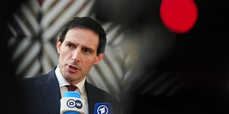 Hoekstra kündigt an, dass die EU auf dem Klimagipfel für mehr Ehrgeiz kämpfen will. - Foto: Virginia Mayo/AP/dpa