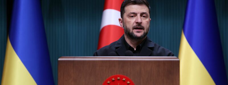 Selenskyj dankt der Türkei für ihre Vermittlerrolle, doch Hoffnungen setzt er auf US-Präsident Trump. - Foto: Yavuz Ozden/DIA Photo/AP/dpa