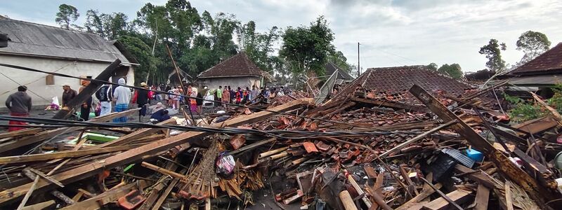 Mehr als 1.100 Menschen sind auf der Flucht. - Foto: Wawan Sugiarto/AP/dpa