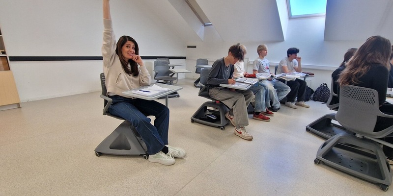 Linda Zervakis Linda Zervakis. Dumm, dümmer, Deutschland? - Foto: Joyn/Nadja Kölling, presseportal.de