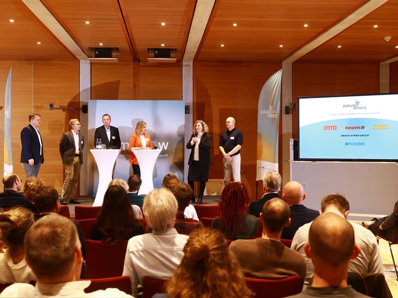 Allianz der Pioniere wächst: Neuer Sektor Möbel, Holzwerkstoffe und Spanplatten für die Produktentwicklung mit Paludikultur gewonnen - Foto: presseportal.de