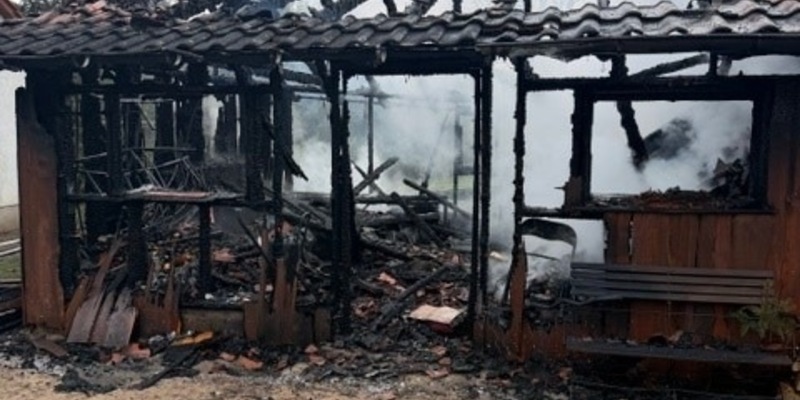 POL-HRO: Schuppenbrnad durch defekten Räucherofen - Foto: presseportal.de