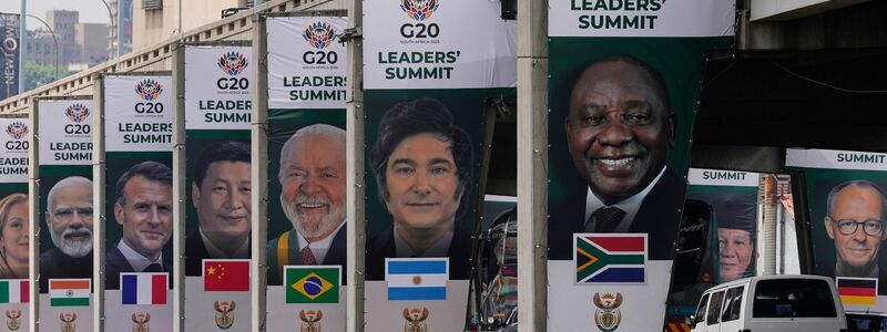 EU-Kommissionspräsidentin Ursula von der Leyen preist Fairness und Verlässlichkeit der Europäischen Union im Umgang mit ihren Partnern an.  - Foto: Themba Hadebe/AP/dpa