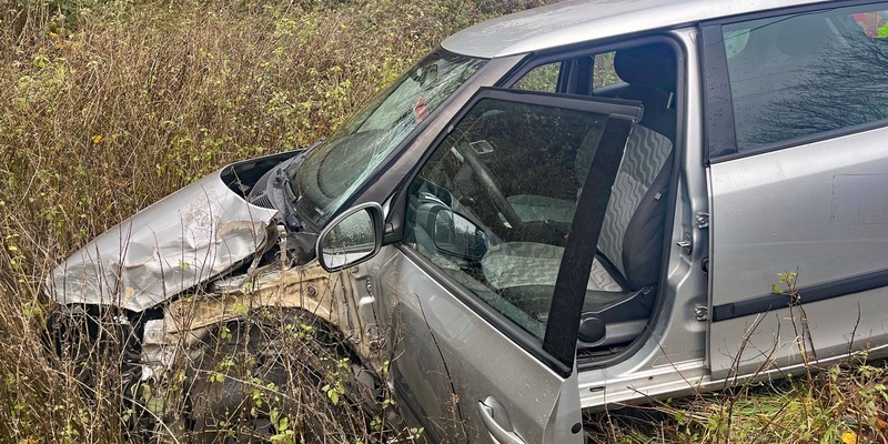 POL-ME: Auto von Zug erfasst: Glück im Unglück für Unfallbeteiligte - Velbert - 2511085 - Foto: presseportal.de