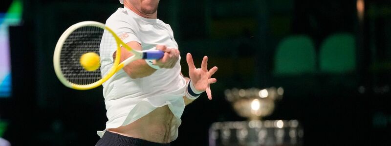 Jan-Lennard Struff verliert sein Auftaktmatch in Bologna. - Foto: Luca Bruno/AP/dpa